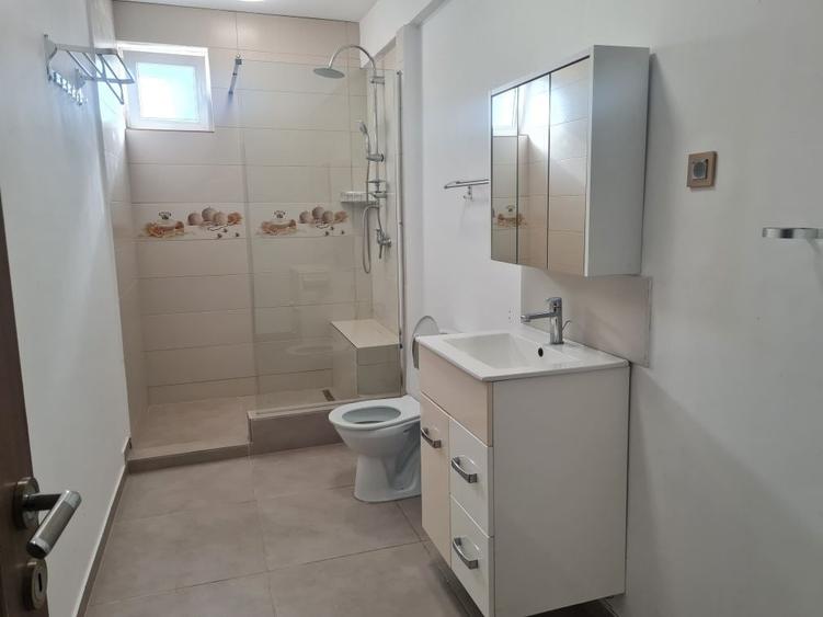 Apartament cu 2 camere semidecomandat în Chinteni