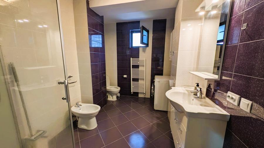 Apartament cu 3 camere decomandat, mobilat în Nicolina
