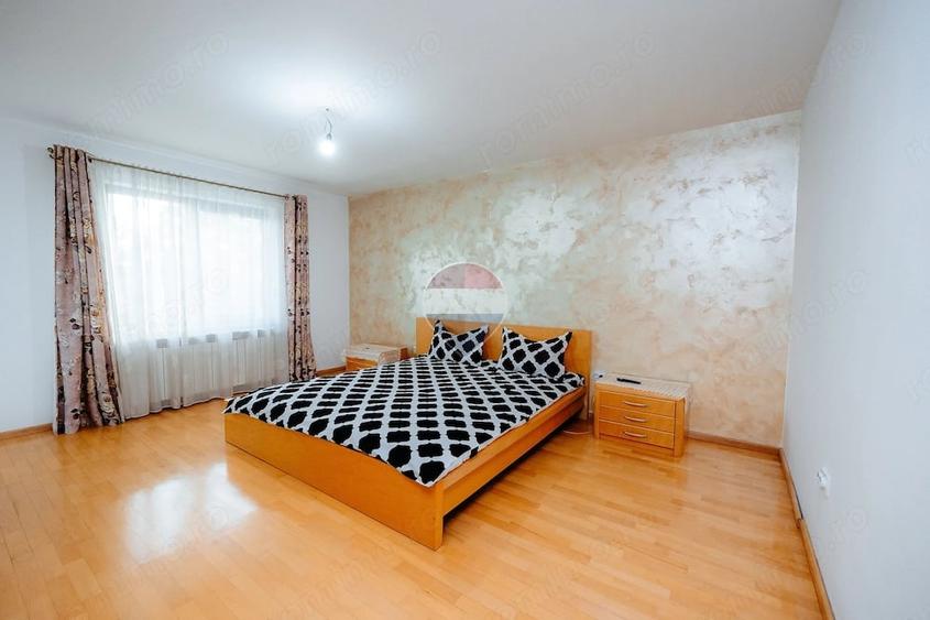 Casă cu 5 camere cu Teren 779 Mp în Piscani