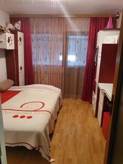 Apartament cu 3 camere decomandat în Călărași