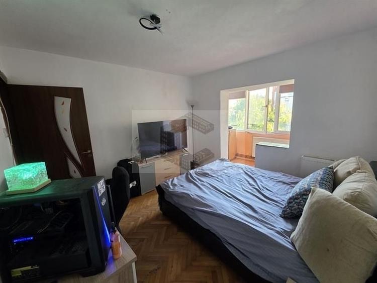 Apartament cu 3 camere decomandat, mobilat în Girocului