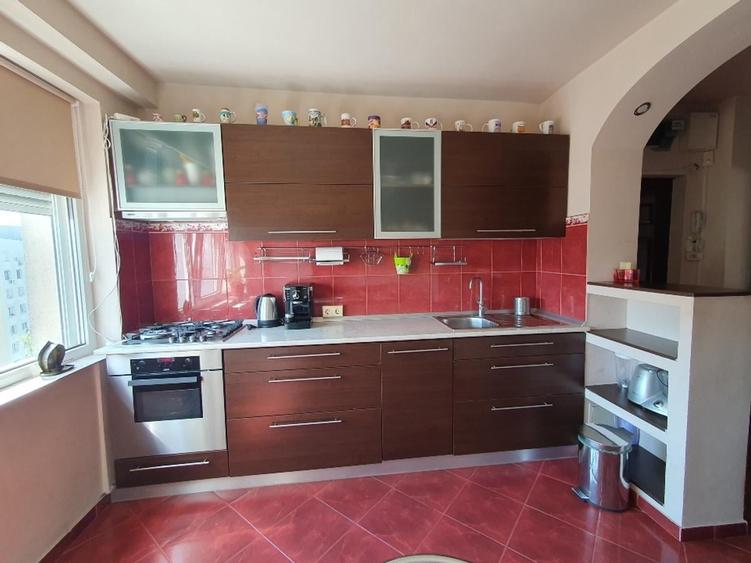 Apartament cu 3 camere decomandat în Dristor