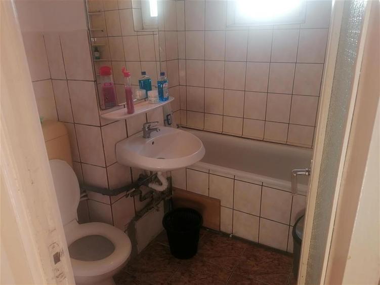 Apartament cu 3 camere decomandat în Lipovei