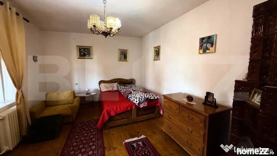Casă cu 5 camere cu Teren 382 Mp în Pietroșița
