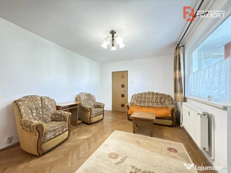 Apartament cu 3 camere semidecomandat în Dacia