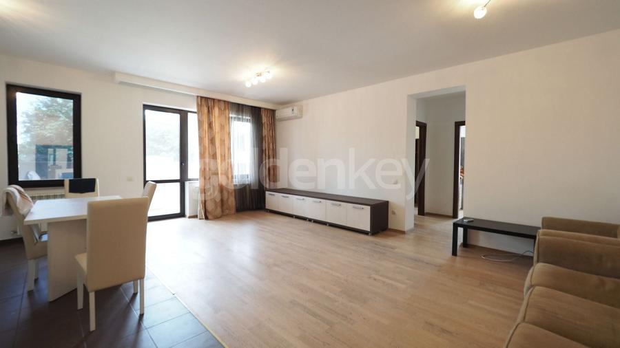 Apartament cu 3 camere semidecomandat, mobilat în Iancu Nicolae
