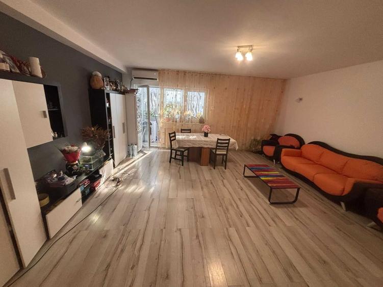 Apartament cu 3 camere semidecomandat în Prelungirea Ghencea