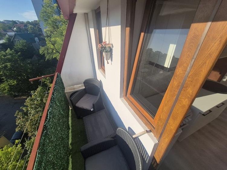 Apartament cu 3 camere decomandat în Metalurgie