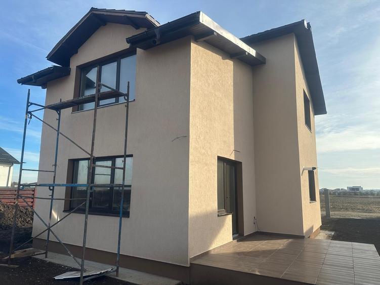 Duplex cu 3 camere cu Teren 300 Mp în Odăi