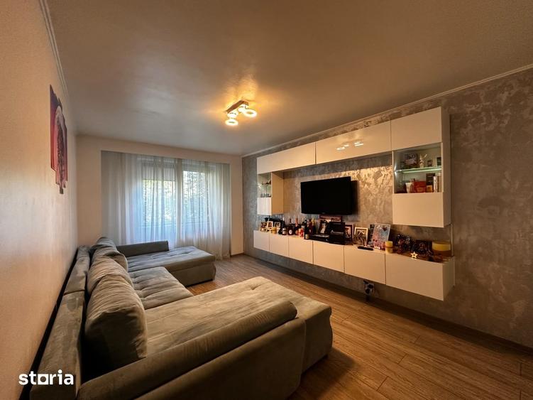 Apartament cu 3 camere decomandat în Berceni