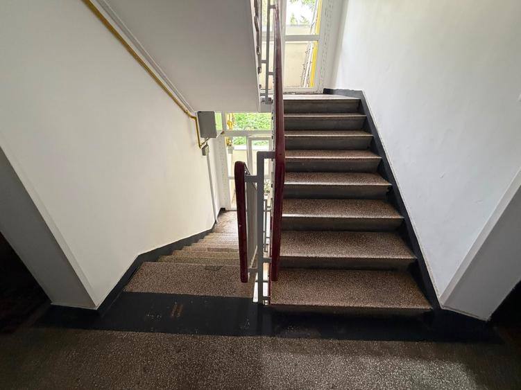 Apartament cu 3 camere semidecomandat în Titan