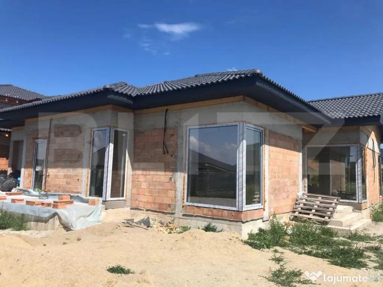 Casă cu 3 camere cu Teren 610 Mp în Cristian
