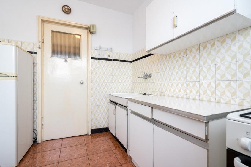Apartament cu 3 camere semidecomandat în Drumul Taberei