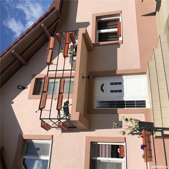 Casă cu 6 camere în Bujoreni