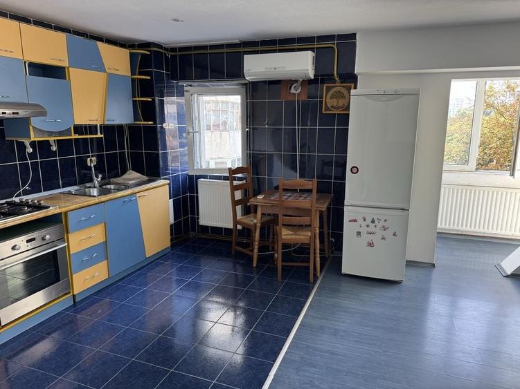 Apartament cu 3 camere decomandat în Păcurari