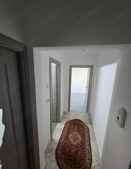 Apartament cu 3 camere semidecomandat în Tomis Nord