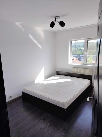 Apartament cu 3 camere decomandat în Mătăsari