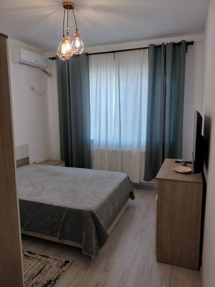 Garsonieră decomandată în Roșu