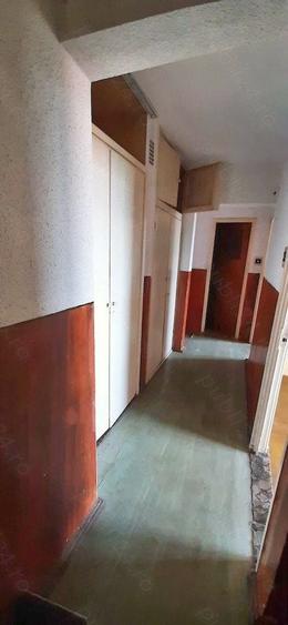 Apartament cu 3 camere decomandat în Titan