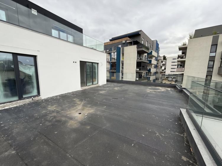 Apartament cu 4 camere decomandat în Theodor Pallady