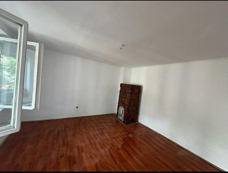 Casă cu Teren 1651 Mp în Feldioara