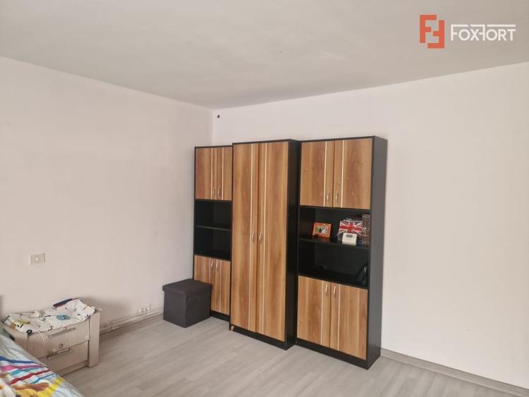 Casă individuală cu 9 camere cu Canalizare în Moșnița Nouă