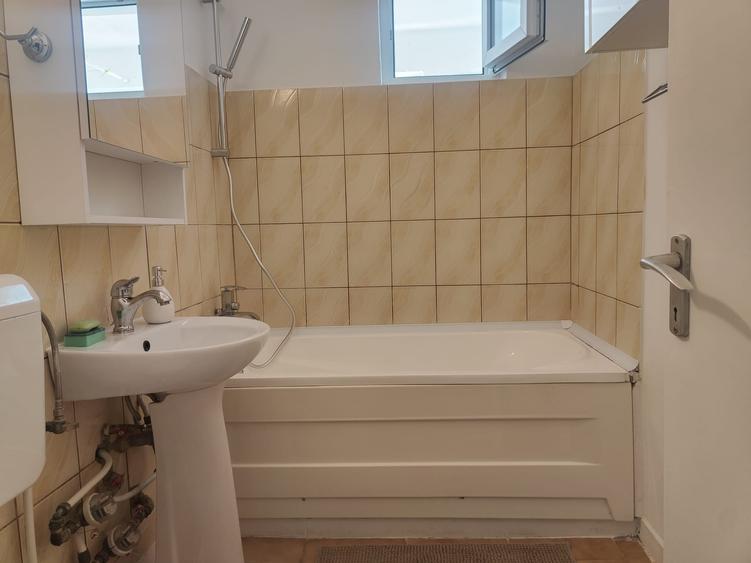 Apartament cu 2 camere semidecomandat, mobilat în Dristor