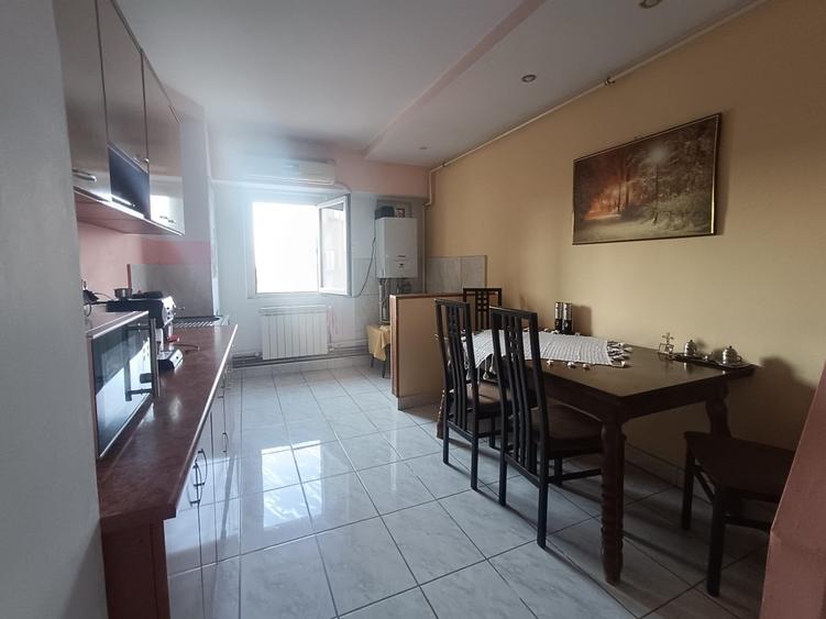 Apartament cu 2 camere decomandat în Capitol