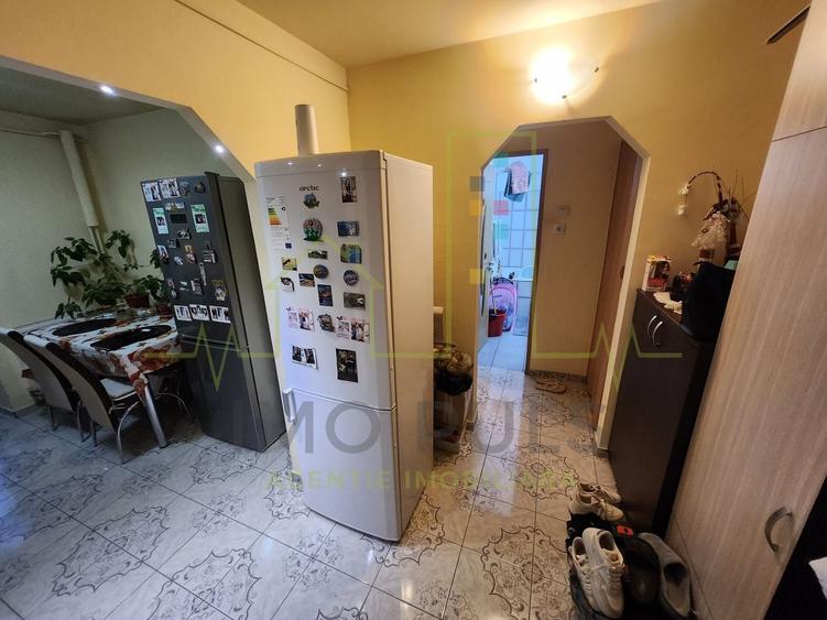 Apartament cu 2 camere decomandat, mobilat în Girocului