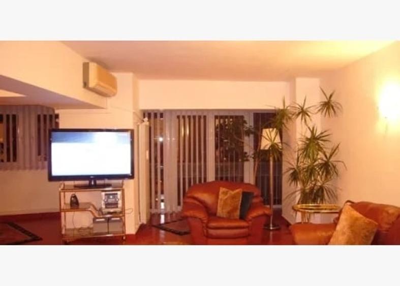 Apartament cu 3 camere decomandat, mobilat în Unirii