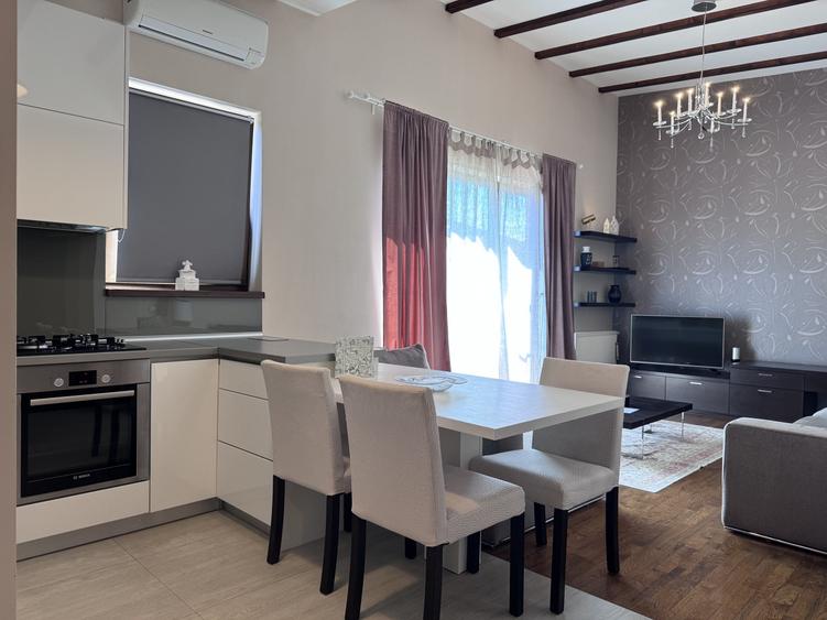 Apartament cu 3 camere semidecomandat în Europa