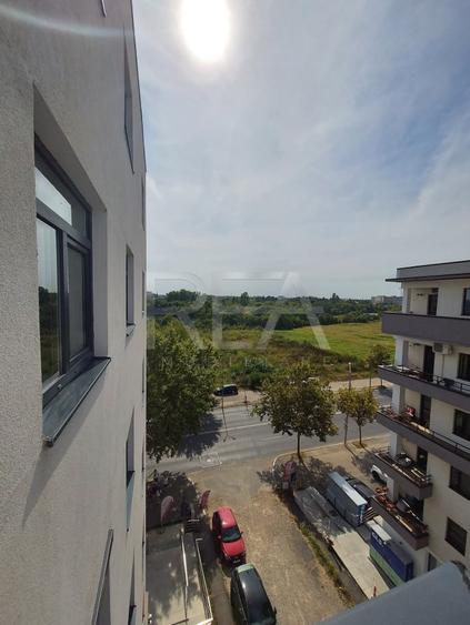 Apartament cu 4 camere semidecomandat în Sisești