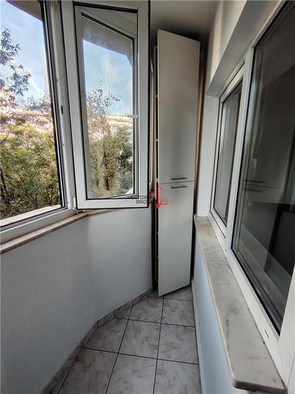 Garsonieră decomandată, mobilată în Decebal