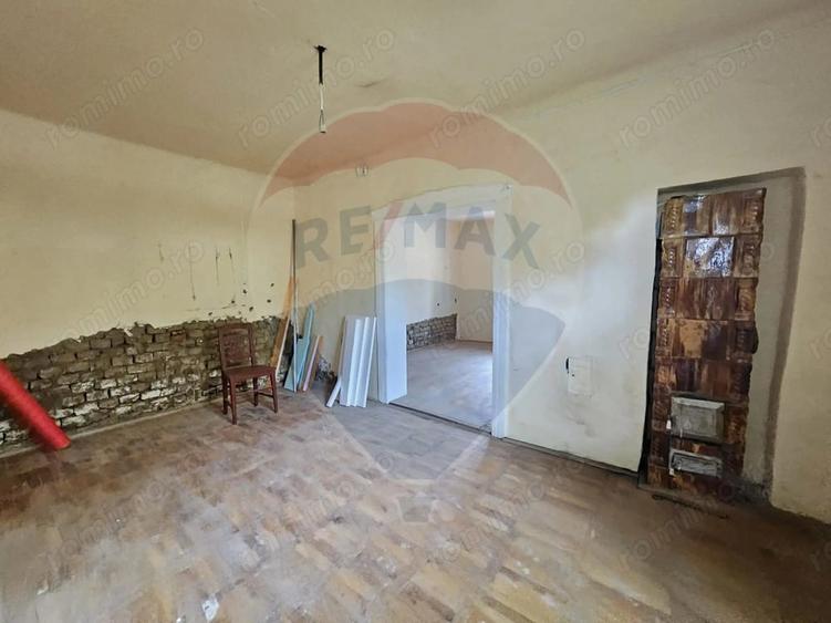 Casă cu 3 camere cu Teren 475 Mp în Central