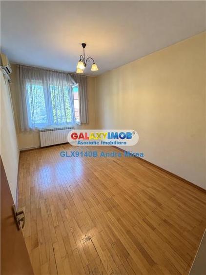 Apartament cu 5 camere decomandat în Decebal