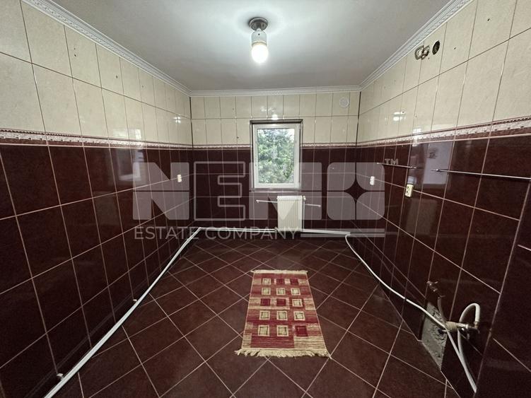 Apartament cu 3 camere semidecomandat în Central