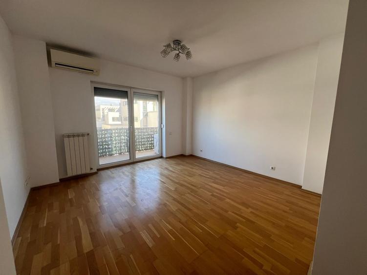 Apartament cu 3 camere decomandat în Pipera