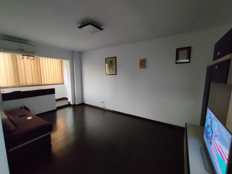 Apartament cu 3 camere decomandat în Bucur Obor