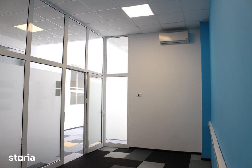 Spațiu comercial, de 25 mp, în Cug