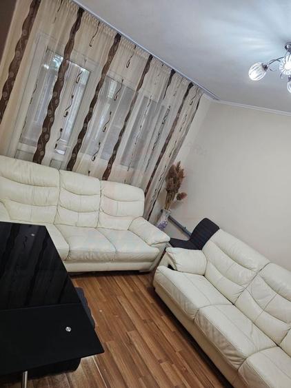 Apartament cu 3 camere decomandat în Micro 14
