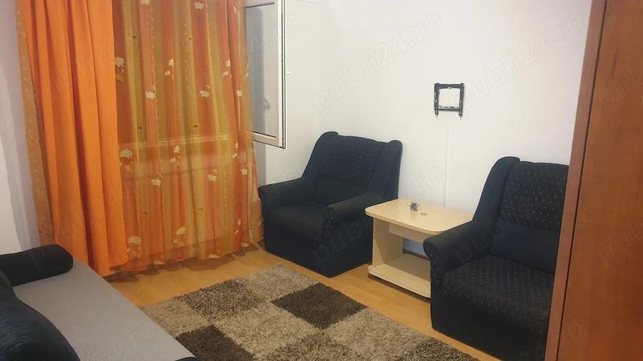 Apartament cu 3 camere semidecomandat în Central