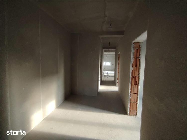 Casă cu 4 camere cu Teren 300 Mp în Central