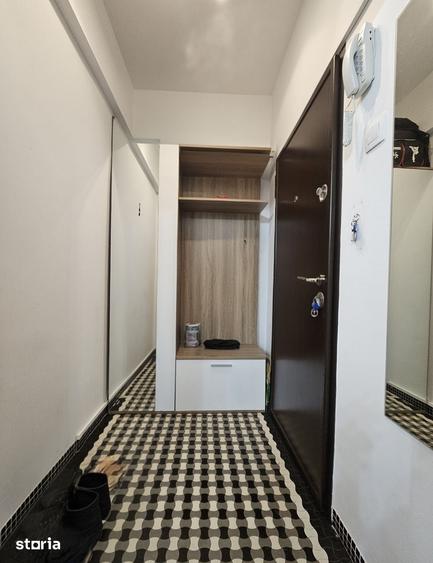 Apartament cu 3 camere semidecomandat în Eminescu