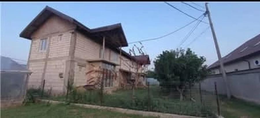 Casă cu Teren 740 Mp în Central