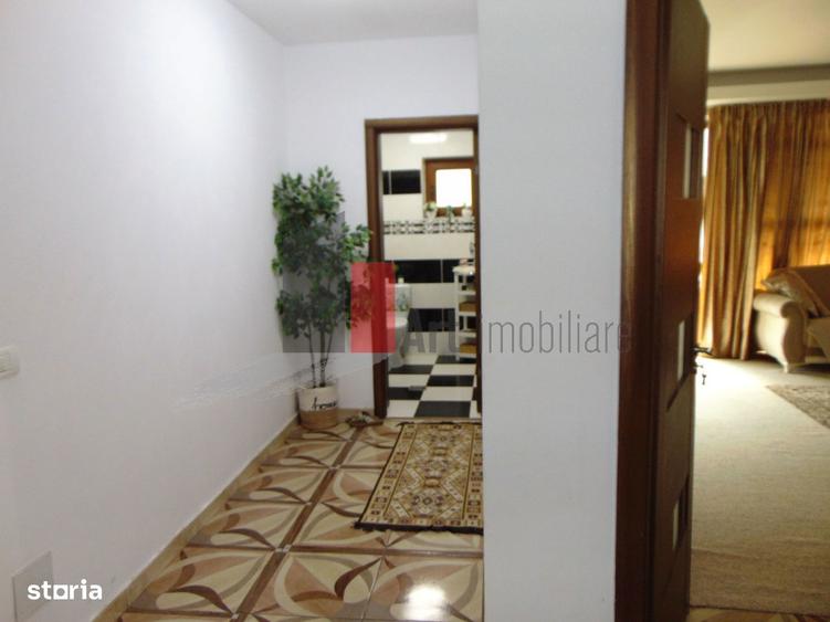 Casă cu 7 camere cu Teren 437 Mp în Fundeni