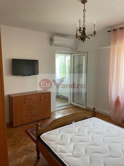 Garsonieră decomandată în Central