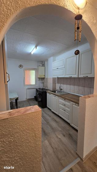 Apartament cu 3 camere decomandat în Vitrometan