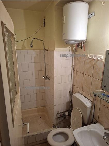 Garsonieră decomandată în Titan