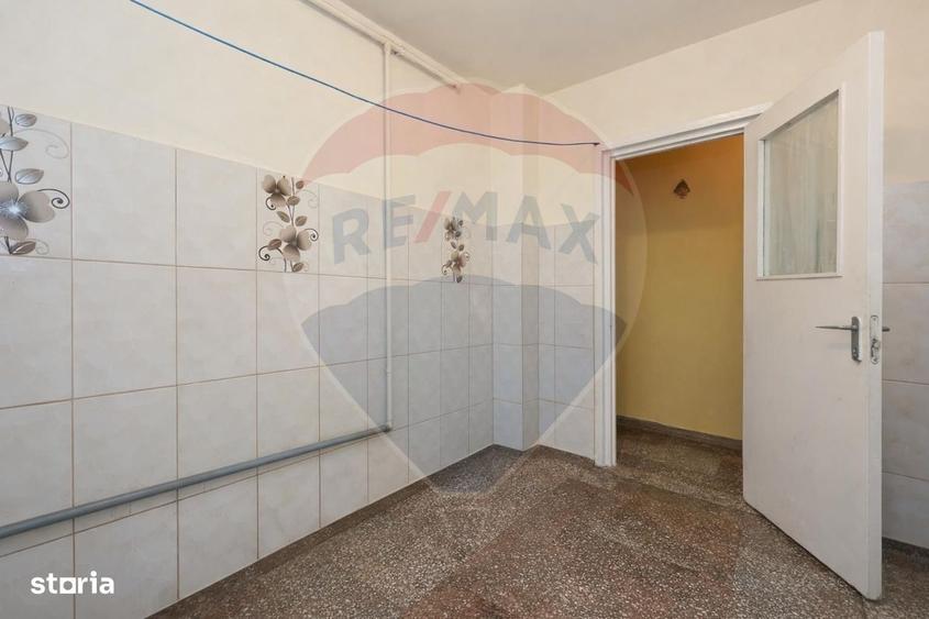 Apartament cu 3 camere decomandat, mobilat în Warthe