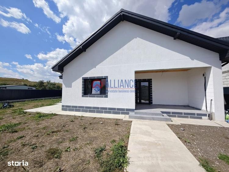 Casă cu 3 camere decomandat în Valu lui Traian